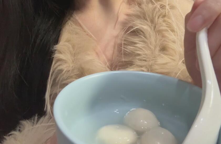 婉儿别闹《喂你吃汤圆》-lcoser