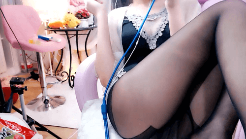 白鹿姬飞机ASMR福利 脱掉一只腿的丝袜也挺好-lcoser