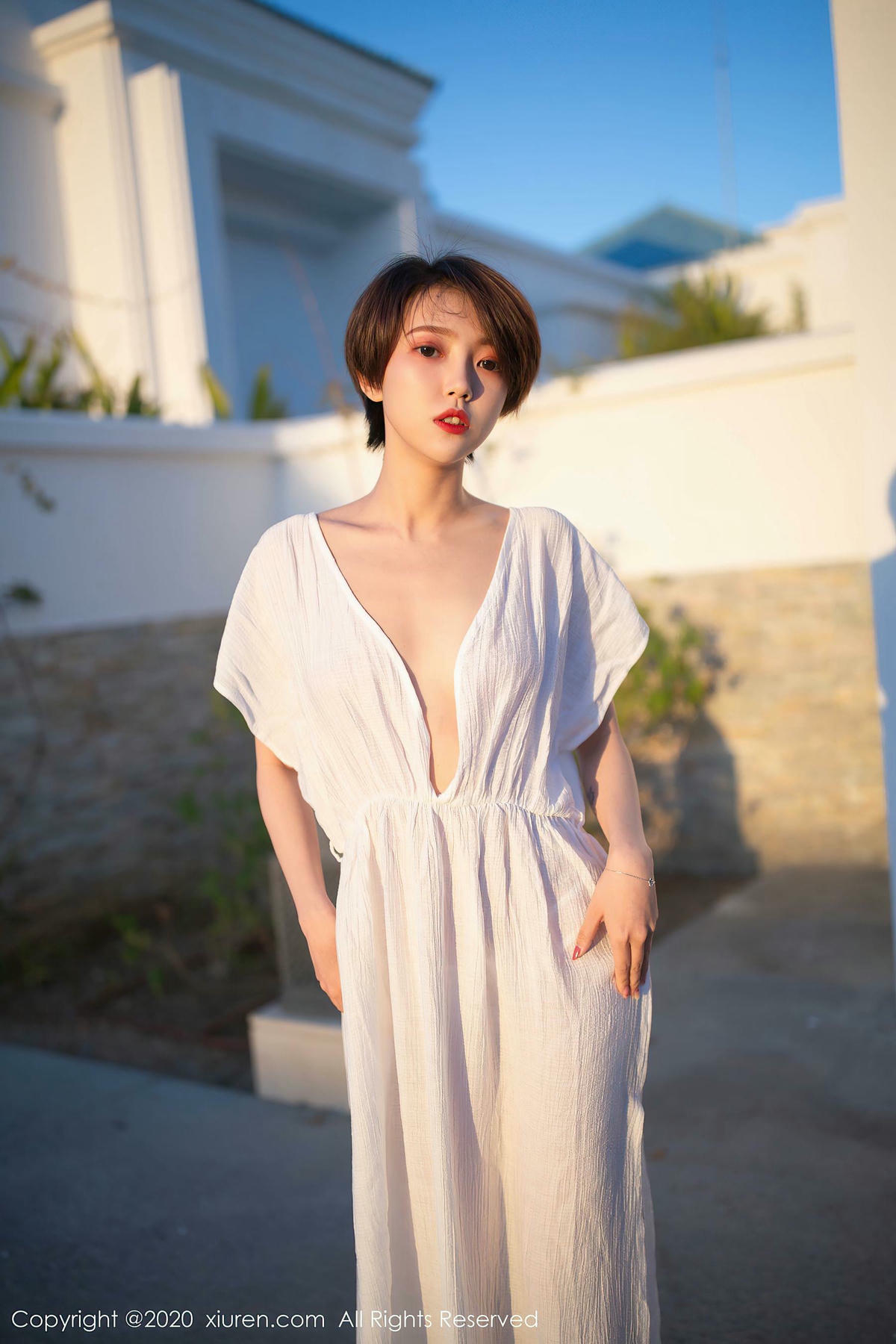 [XiuRen秀人网] No.2405 冯木木LRIS-lcoser