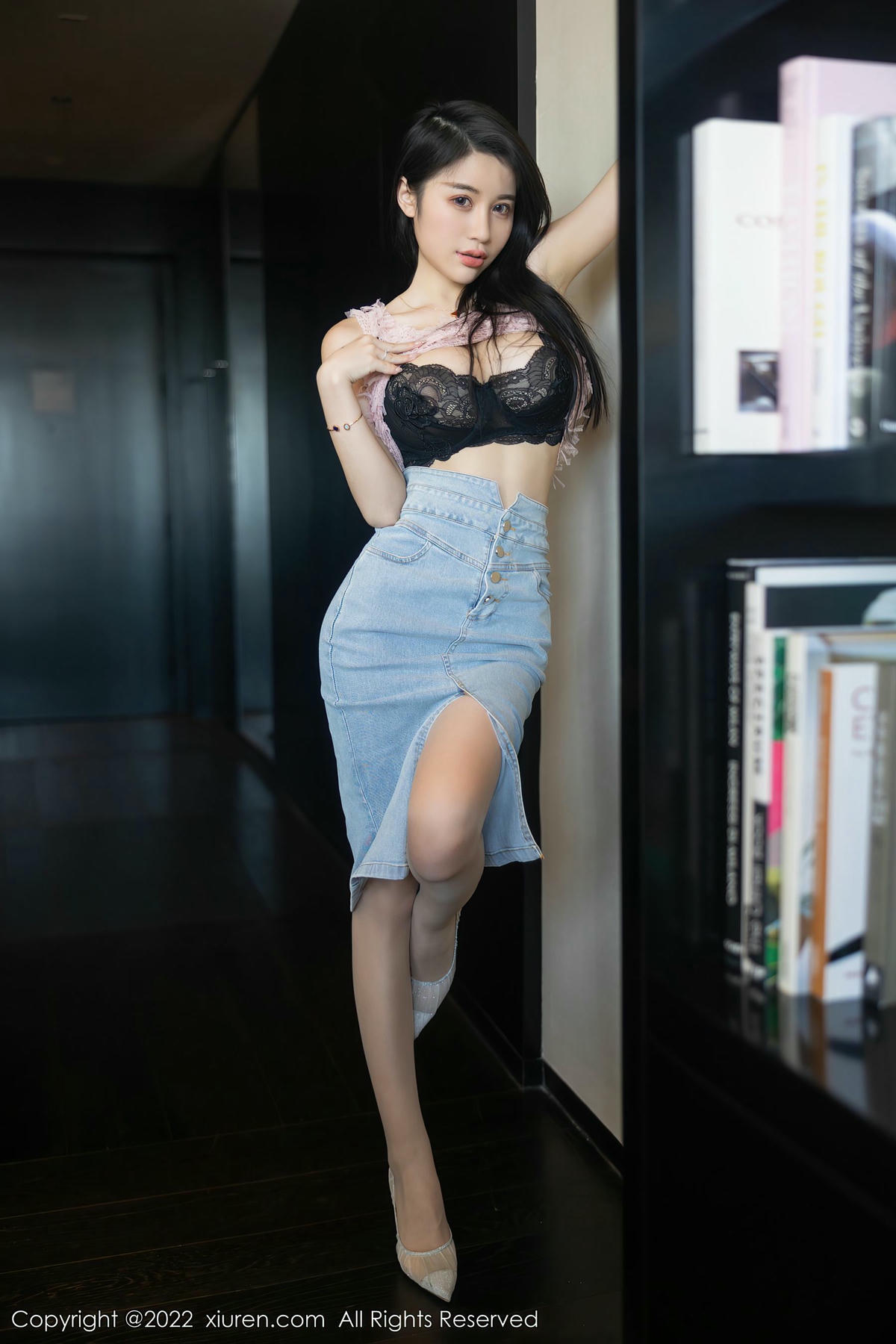 [XiuRen秀人网] No.5489 美七Mia-lcoser