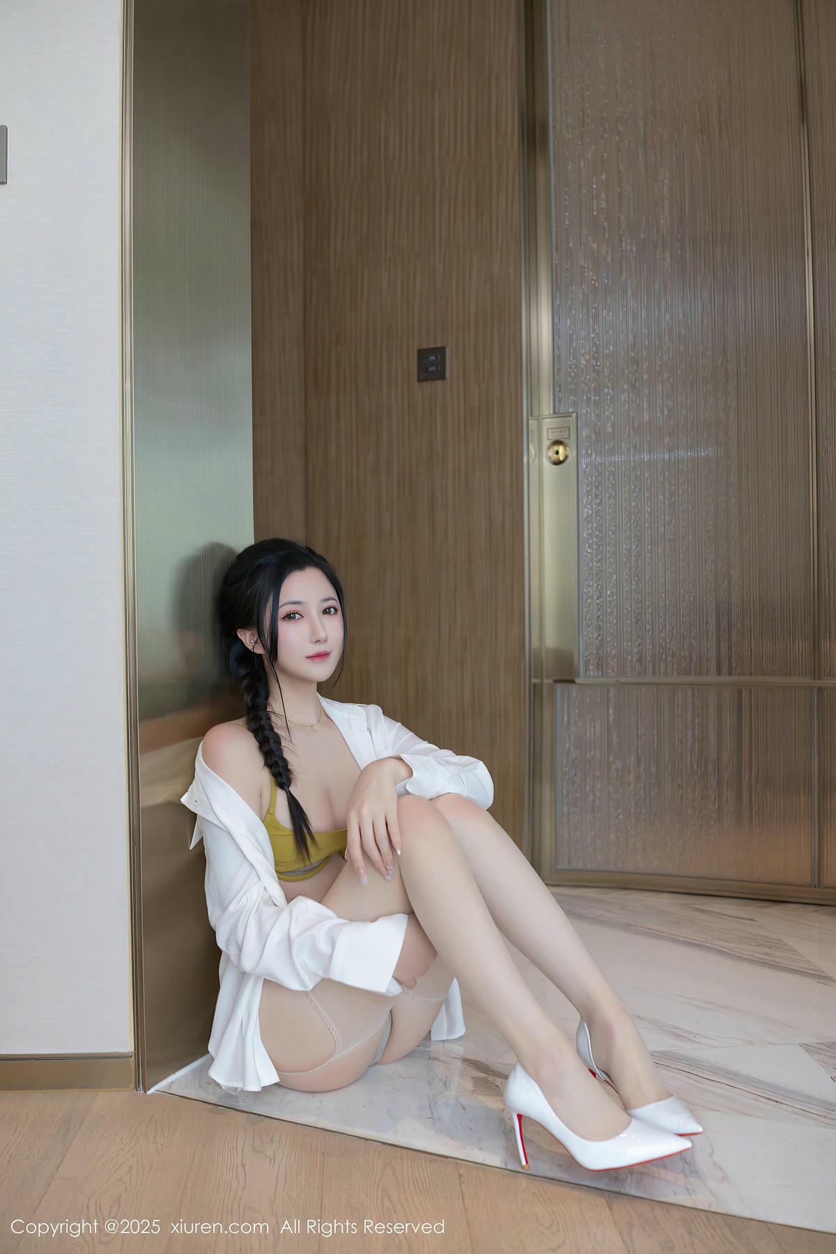 [XiuRen秀人网] No.9709 鱼子酱Fish 丝袜美腿