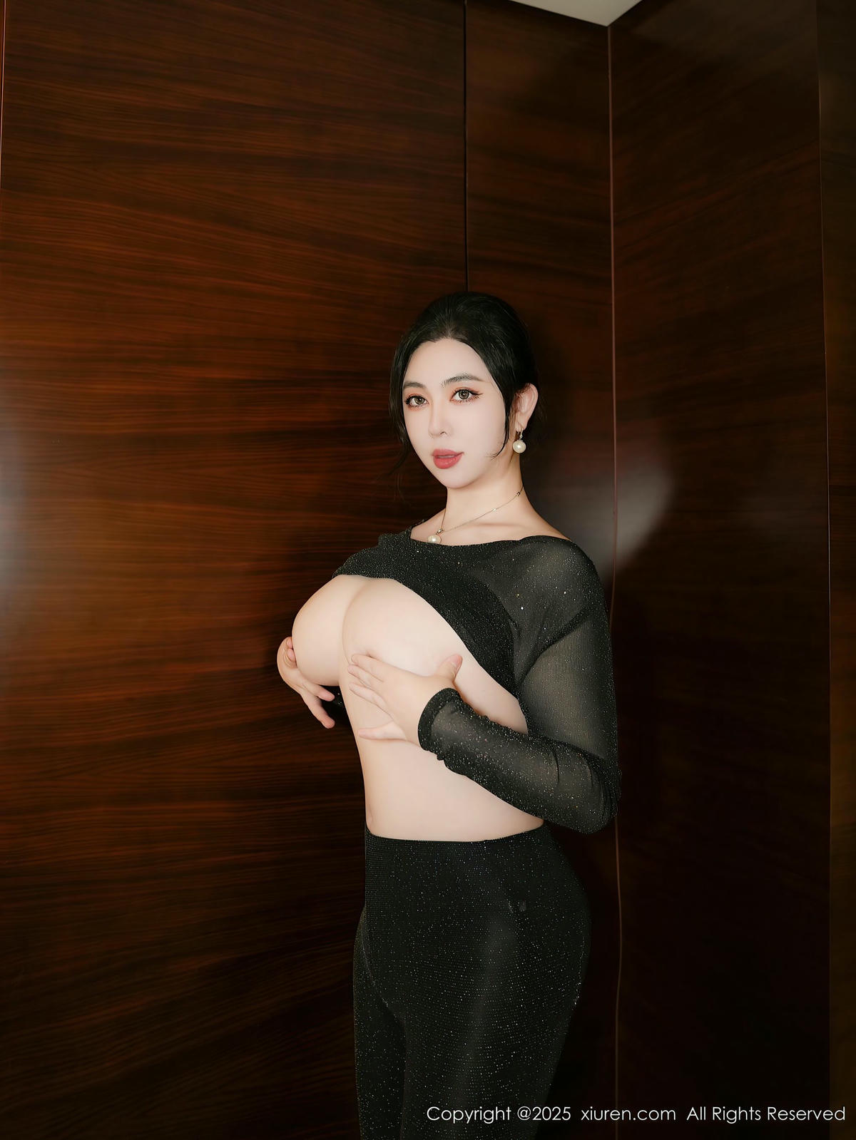 [XiuRen秀人网] No.9725 风景尤美 黑丝美臀