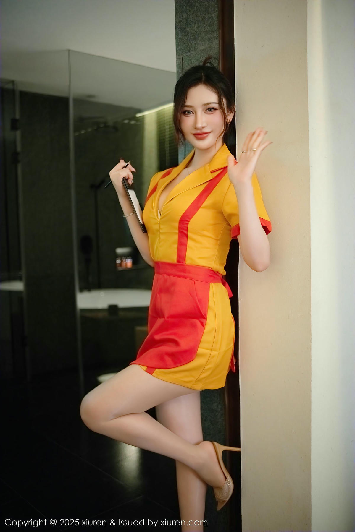 [XiuRen秀人网] No.9695 蕾蕾醒了没 丰腴美臀