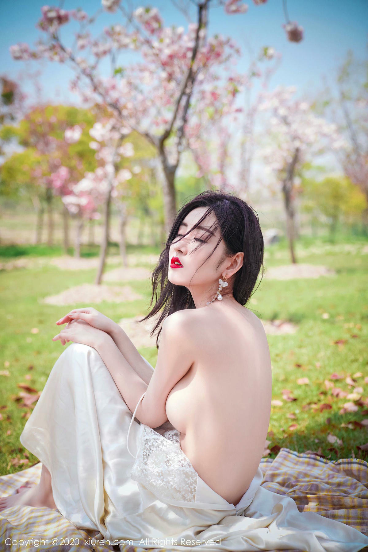 [XiuRen秀人网] No.2297 沈梦瑶-lcoser