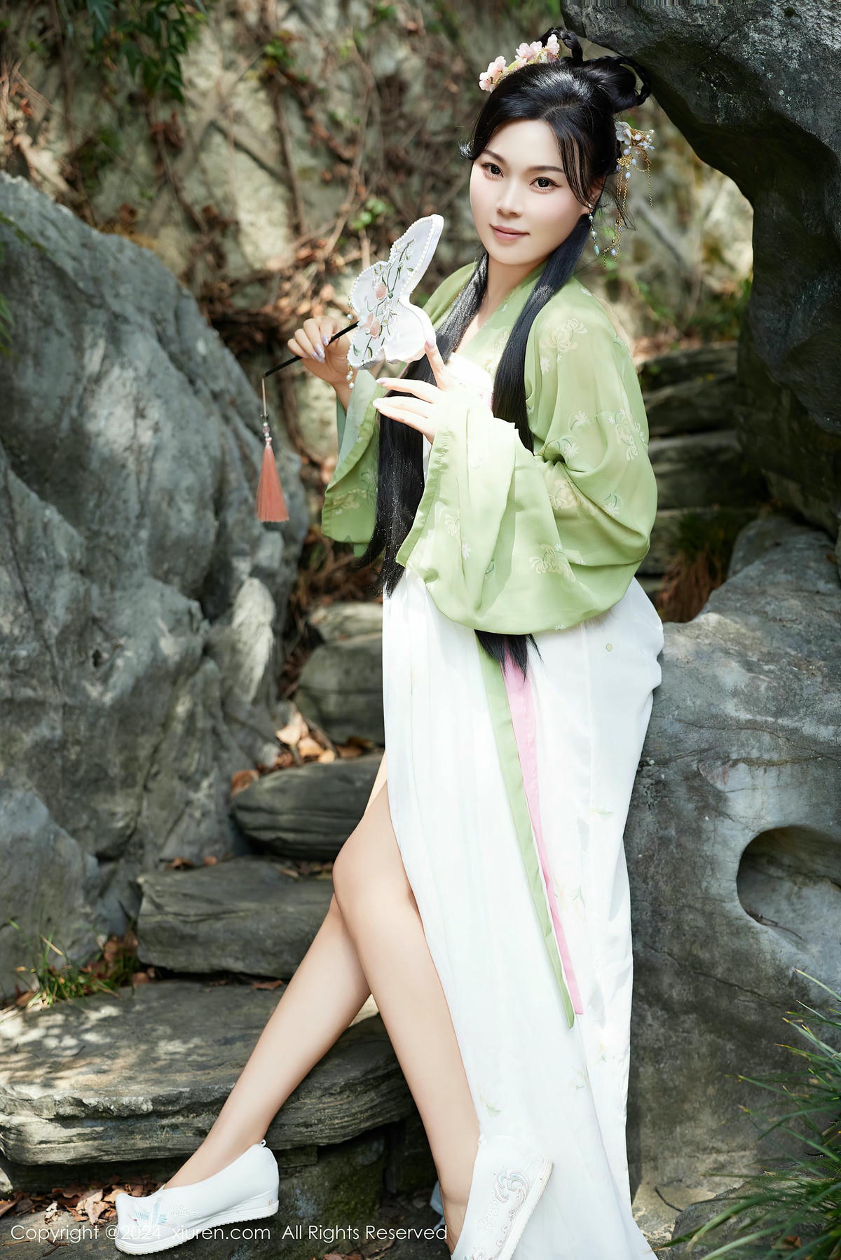 [XiuRen秀人网] No.9162 麦田-lcoser